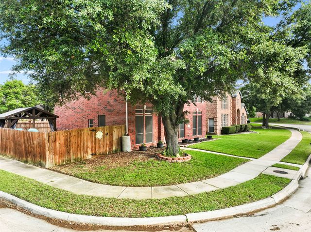861 Pinnacle Circle, Lewisville, TX 75077