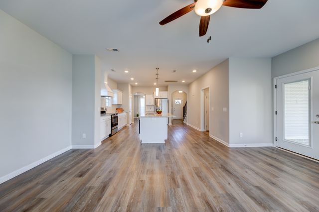 1523 Kingbird Dr, Clarksville, TN 37040