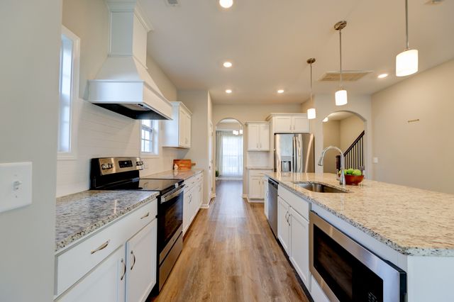 1523 Kingbird Dr, Clarksville, TN 37040