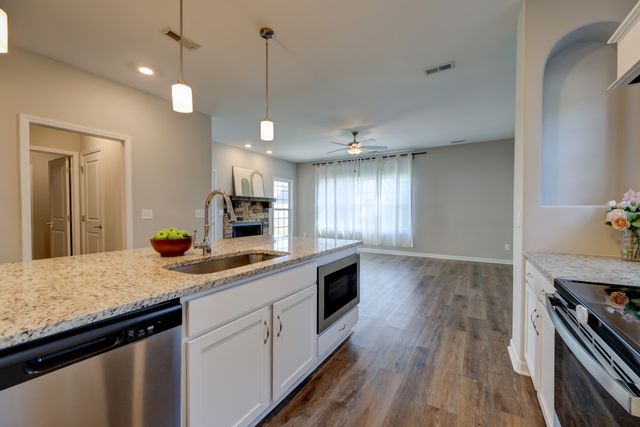 1523 Kingbird Dr, Clarksville, TN 37040