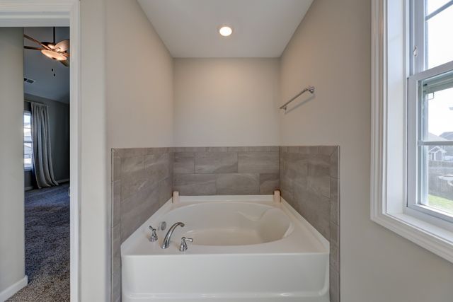 1523 Kingbird Dr, Clarksville, TN 37040