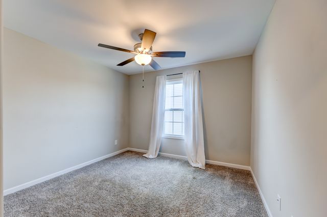 1523 Kingbird Dr, Clarksville, TN 37040