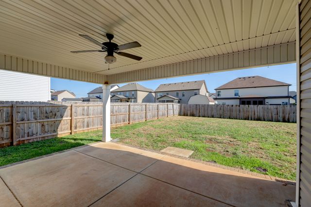 1523 Kingbird Dr, Clarksville, TN 37040