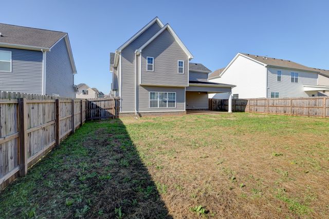 1523 Kingbird Dr, Clarksville, TN 37040