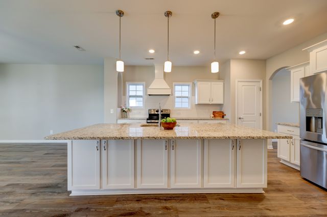 1523 Kingbird Dr, Clarksville, TN 37040