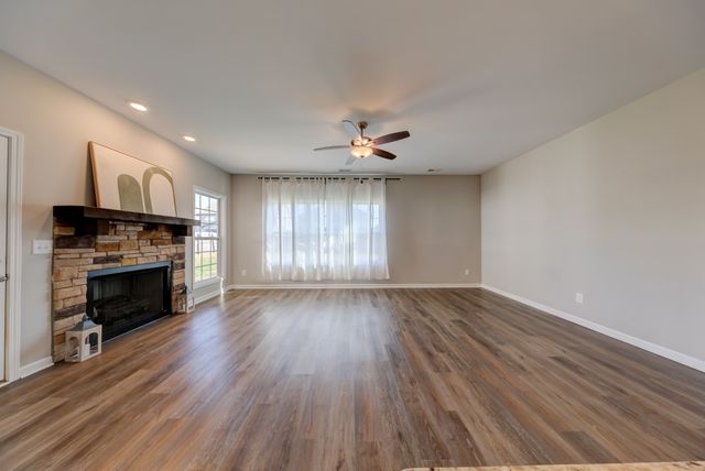 1523 Kingbird Dr, Clarksville, TN 37040