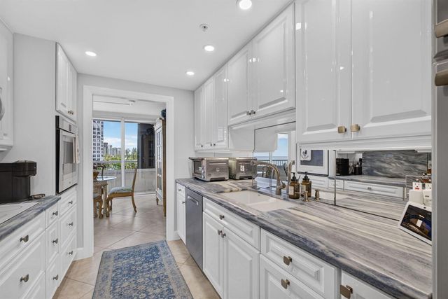 5280 N Ocean Drive 3a, Singer Island, FL 33404