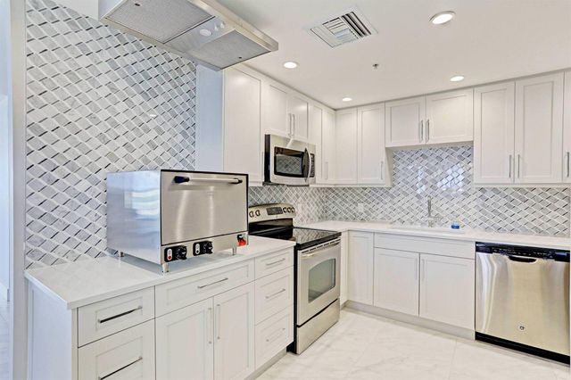 5280 N Ocean Drive 3a, Singer Island, FL 33404