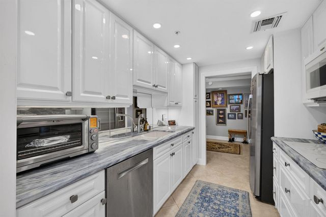 5280 N Ocean Drive 3a, Singer Island, FL 33404