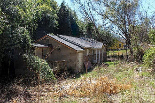 1293 Lake Logan Road, Canton, NC 28716