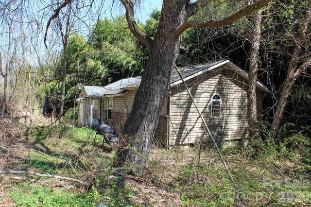 1293 Lake Logan Road, Canton, NC 28716