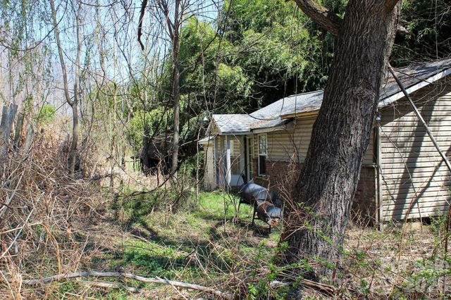 1293 Lake Logan Road, Canton, NC 28716