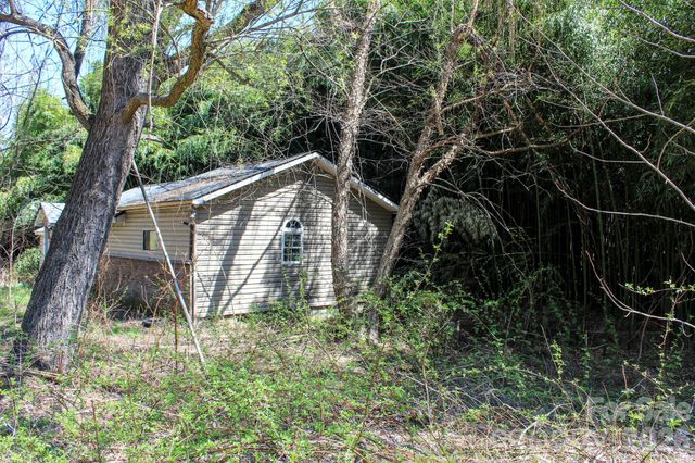 1293 Lake Logan Road, Canton, NC 28716