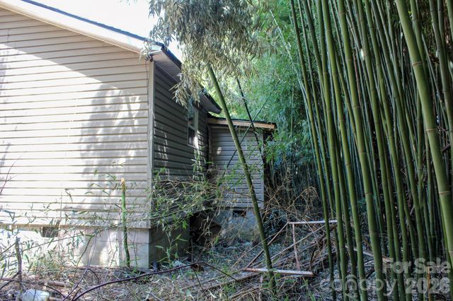 1293 Lake Logan Road, Canton, NC 28716