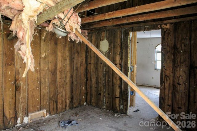 1293 Lake Logan Road, Canton, NC 28716