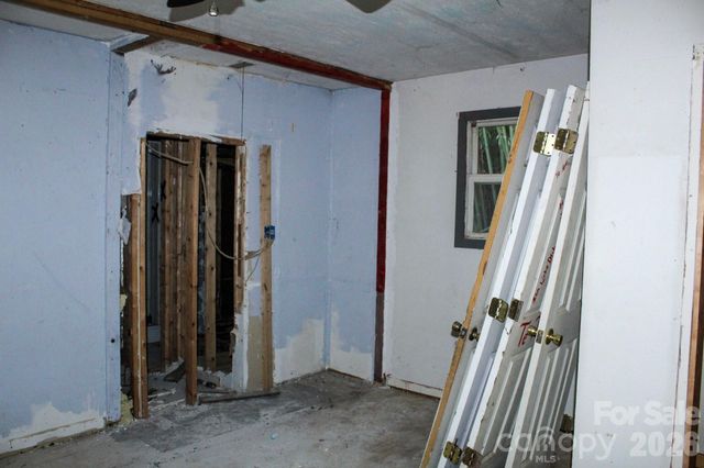 1293 Lake Logan Road, Canton, NC 28716