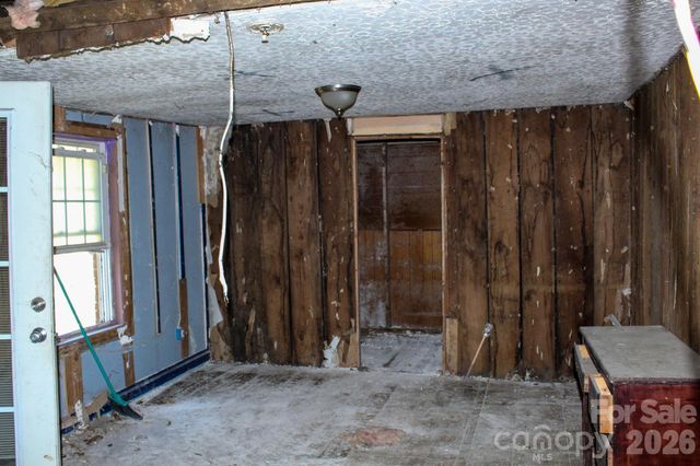 1293 Lake Logan Road, Canton, NC 28716