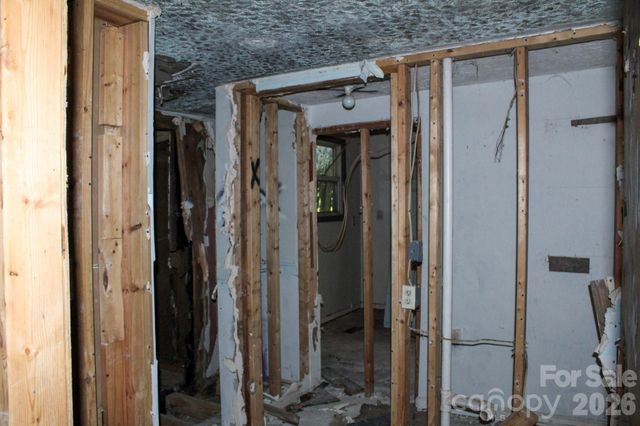 1293 Lake Logan Road, Canton, NC 28716