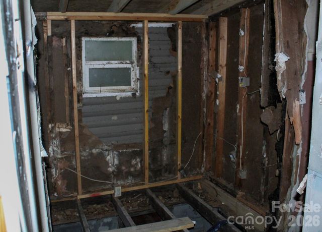 1293 Lake Logan Road, Canton, NC 28716