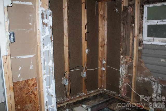 1293 Lake Logan Road, Canton, NC 28716