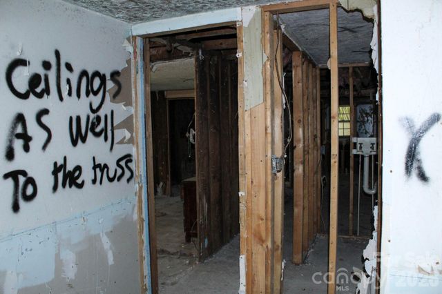 1293 Lake Logan Road, Canton, NC 28716