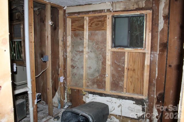 1293 Lake Logan Road, Canton, NC 28716