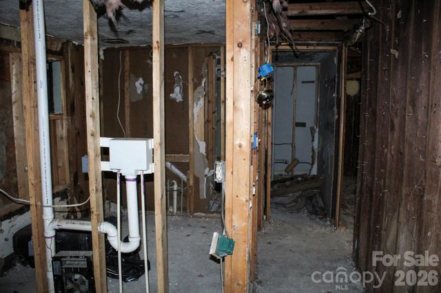 1293 Lake Logan Road, Canton, NC 28716