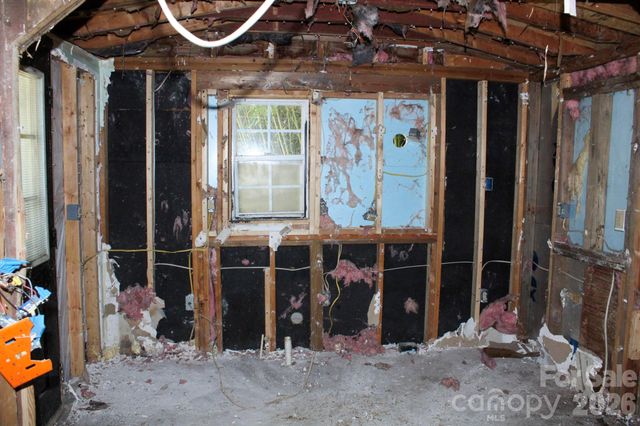 1293 Lake Logan Road, Canton, NC 28716