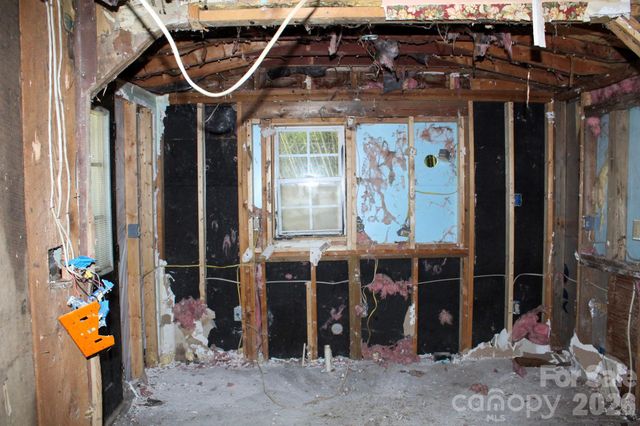 1293 Lake Logan Road, Canton, NC 28716