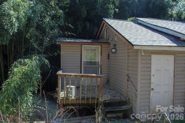 1293 Lake Logan Road, Canton, NC 28716