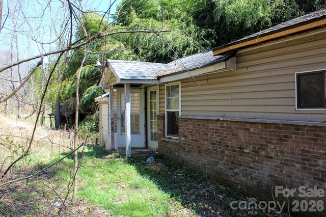 1293 Lake Logan Road, Canton, NC 28716