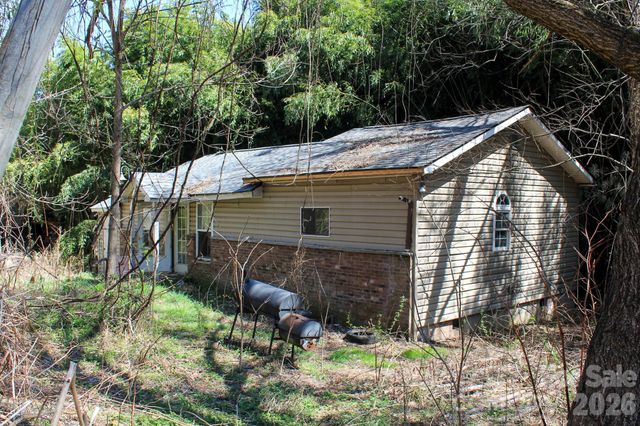 1293 Lake Logan Road, Canton, NC 28716