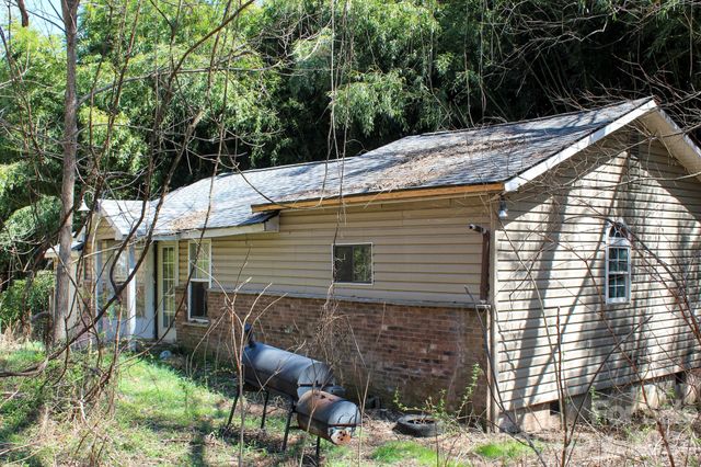 1293 Lake Logan Road, Canton, NC 28716