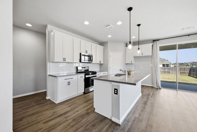 104 Ladolia LN, San Marcos, TX 78666