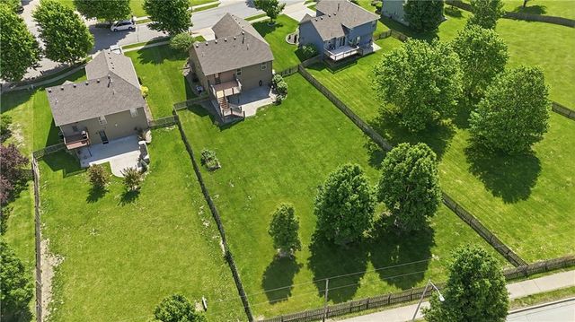11428 N Ewing Avenue, Kansas City, MO 64156