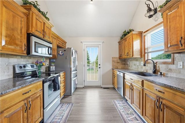 11428 N Ewing Avenue, Kansas City, MO 64156