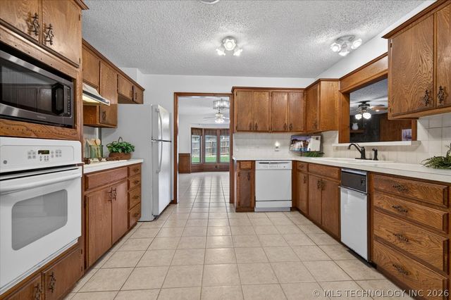 2550 Regency Road, Bartlesville, OK 74006