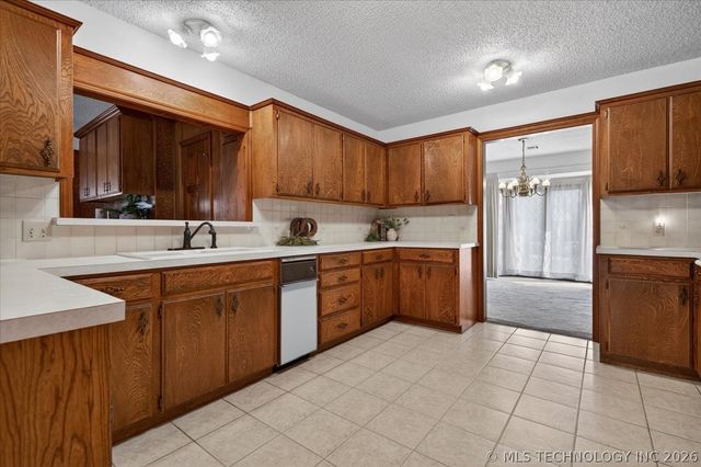 2550 Regency Road, Bartlesville, OK 74006