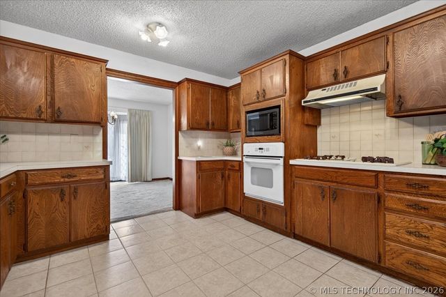 2550 Regency Road, Bartlesville, OK 74006