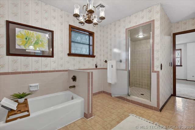 2550 Regency Road, Bartlesville, OK 74006