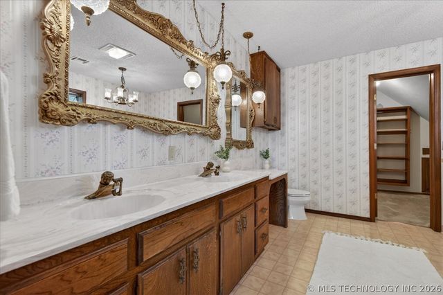 2550 Regency Road, Bartlesville, OK 74006