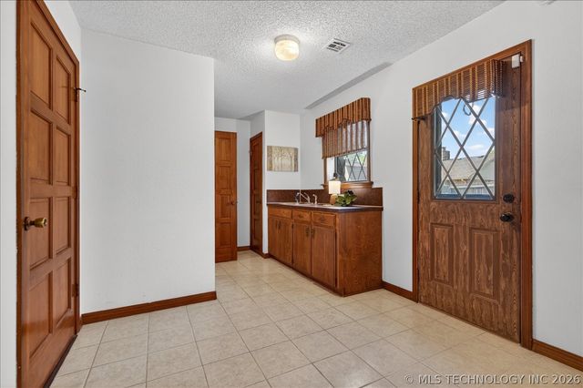 2550 Regency Road, Bartlesville, OK 74006