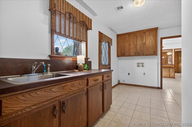 2550 Regency Road, Bartlesville, OK 74006