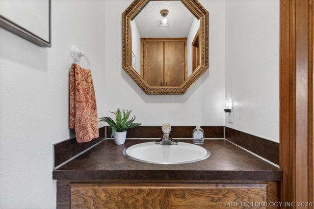 2550 Regency Road, Bartlesville, OK 74006