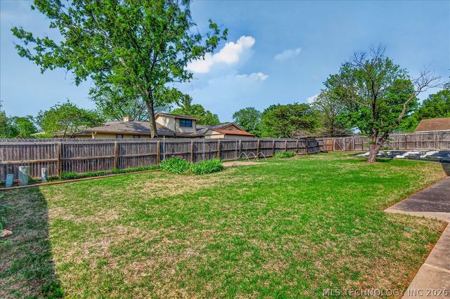 2550 Regency Road, Bartlesville, OK 74006