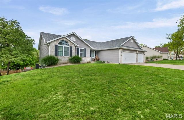 204 Aspen Point, Glen Carbon, IL 62034