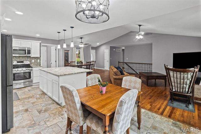 204 Aspen Point, Glen Carbon, IL 62034