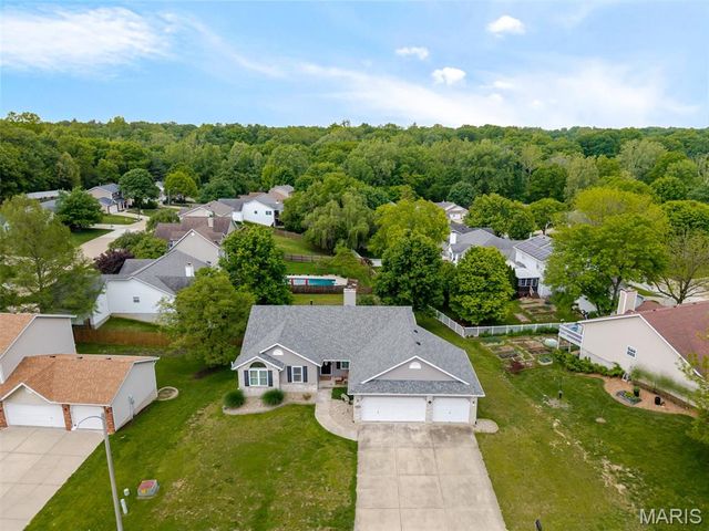 204 Aspen Point, Glen Carbon, IL 62034