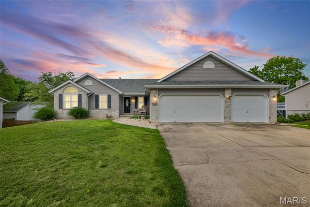 204 Aspen Point, Glen Carbon, IL 62034