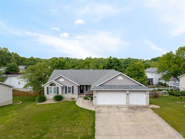204 Aspen Point, Glen Carbon, IL 62034